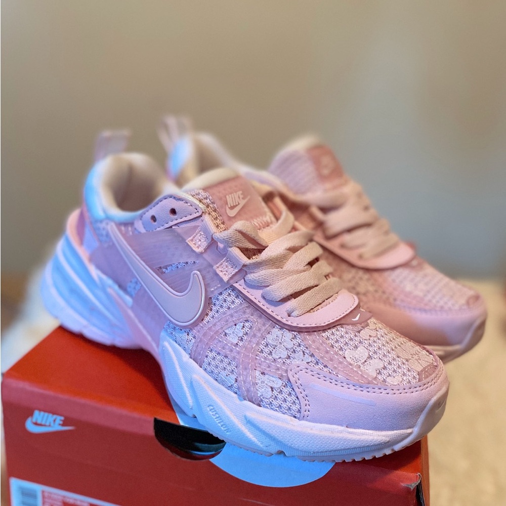 Nike v2k womens new with box